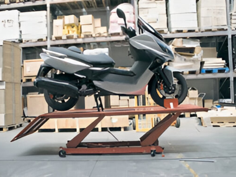 Utilizzo ponte sollevatore idraulico per moto PTM Barbero Pietro