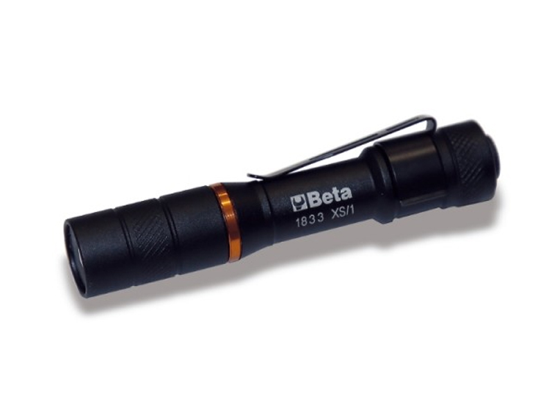 BETA 1833 S ​ Torcia Professionale Ricaricabile, Torcia Led ad alta  luminosità a Lunga Distanza in Robusto Alluminio Anodizzato, fino a 500  Lumen, Taglia S : : Fai da te