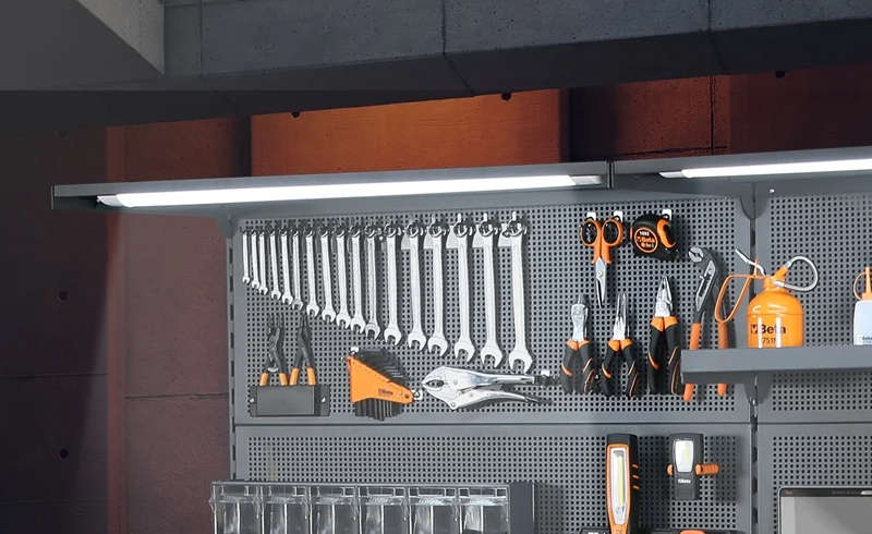 Dettaglio binario lampada per banco da lavoro C58BLP-1M Beta Utensili
