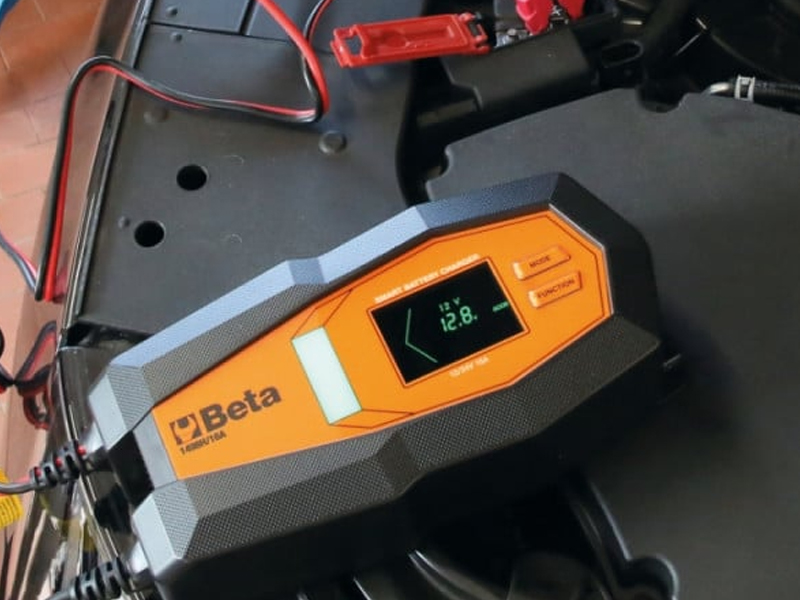 Utilisation du chargeur de batterie électronique multifonction Beta 1498H/16A