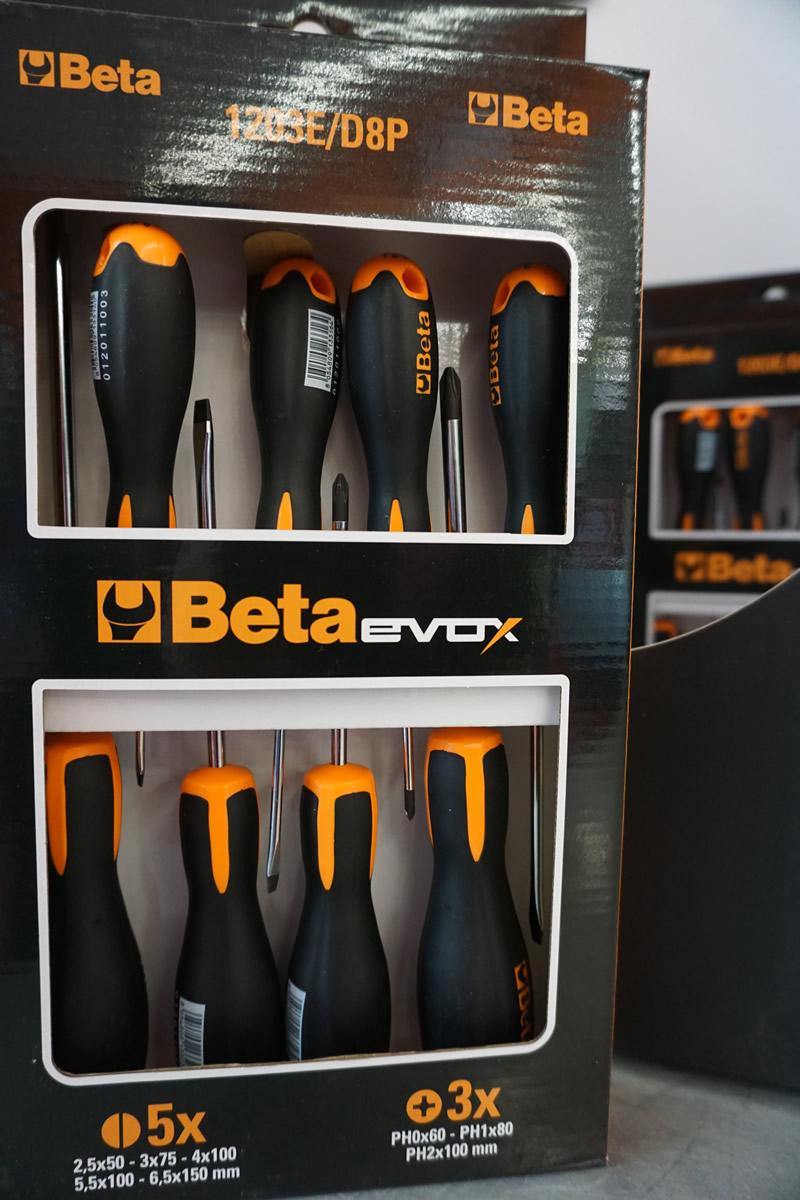 Set Cacciavite Con 12 Bit Con Magnete