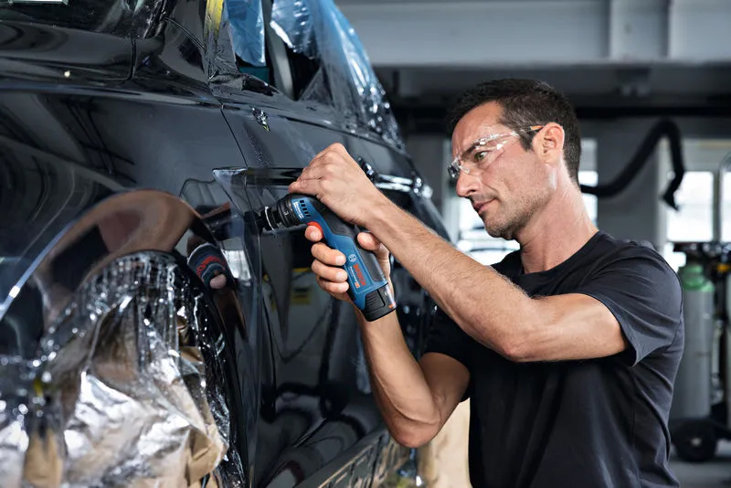 Détail de la ponceuse orbitale Bosch GSS 12V-32