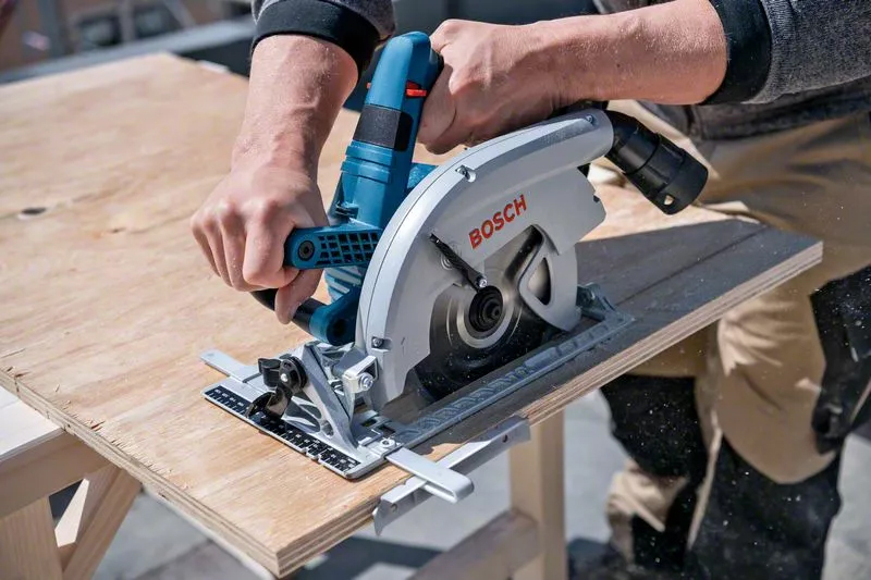 dettaglio sega circolare Bosch GKS-18V 70L