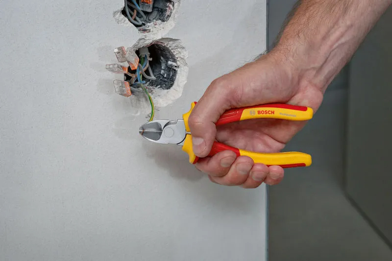 Détail jeu d'outils manuels VDE Bosch