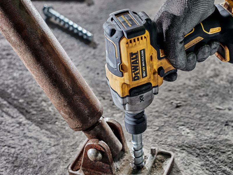 Utilizzo avvitatore ad impulsi DeWalt DCF921