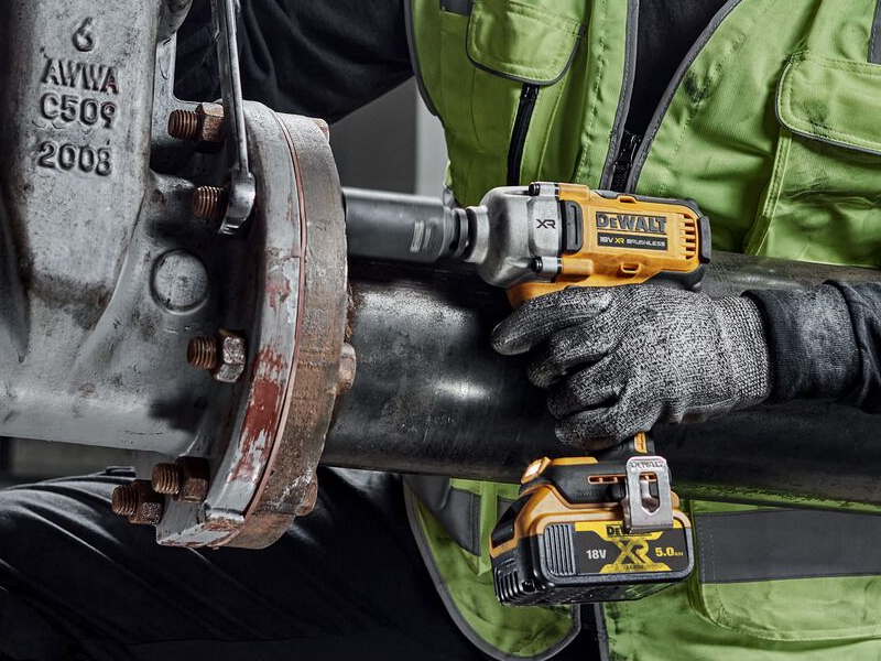 Utilizzo avvitatore ad impulsi DeWalt DCF921