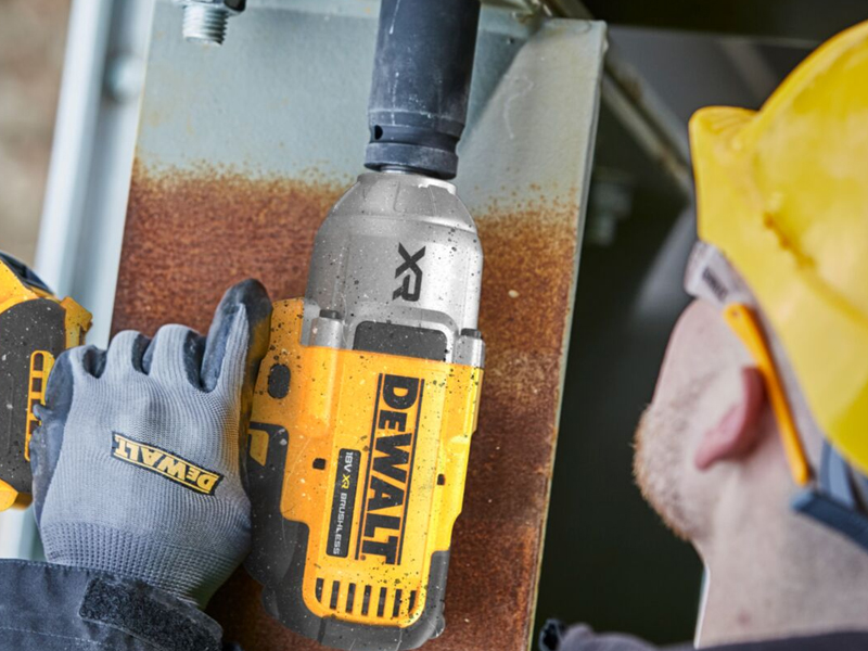 Utilizzo avvitatore ad impulsi DeWalt DCF900