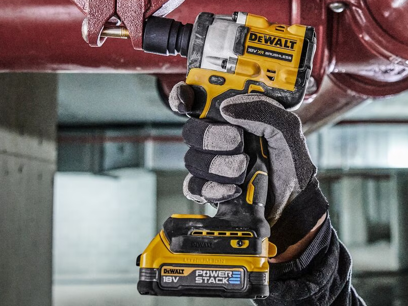 Utilizzo avvitatore ad impulsi DeWalt DCF921