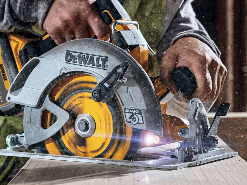 Utilizzo sega circolare DeWalt DCS573