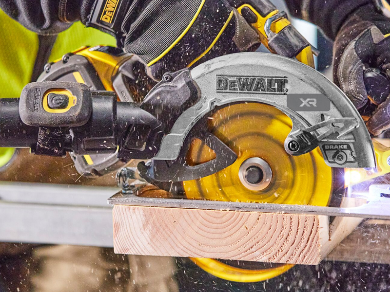 Utilizzo sega circolare DeWalt DCS573