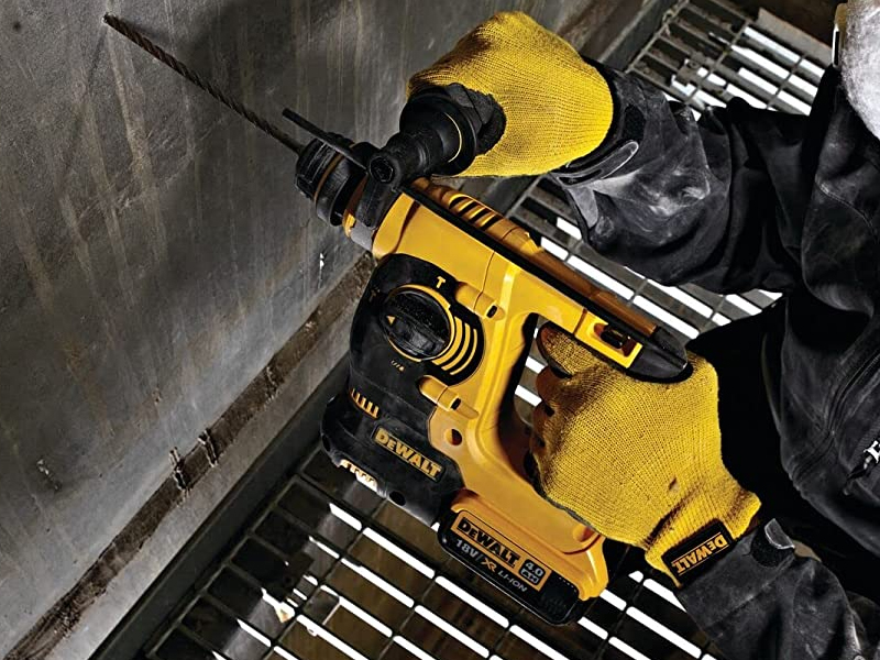 Utilizzo tassellatore DeWalt DCH273