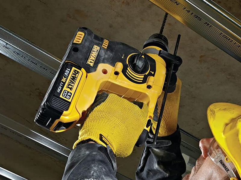 Utilizzo tassellatore DeWalt DCH273