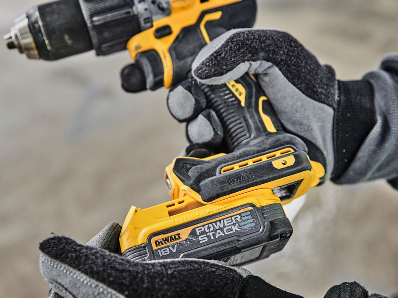 Utilizzo trapano avvitatore a percussione DeWalt DCD805