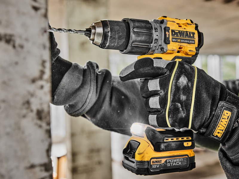 Utilizzo trapano avvitatore a percussione DeWalt DCD805