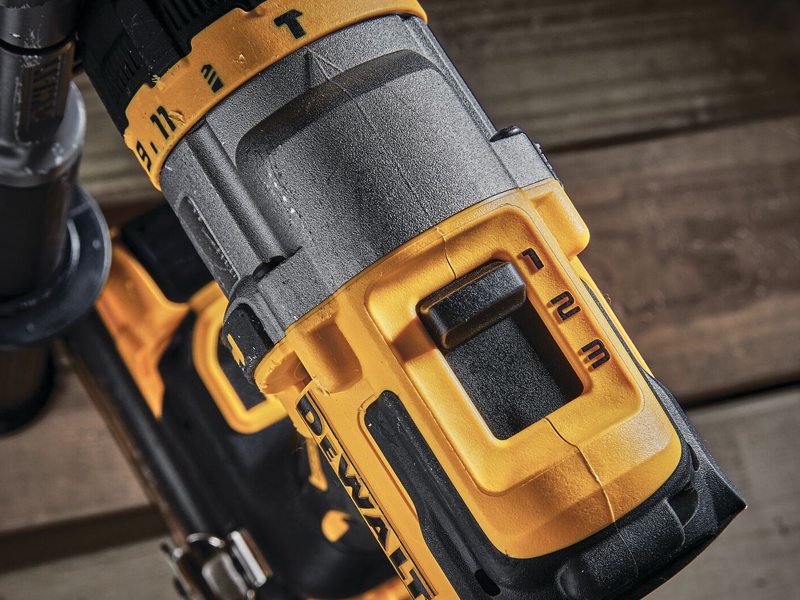 Utilizzo trapano avvitatore a percussione DeWalt DCD999