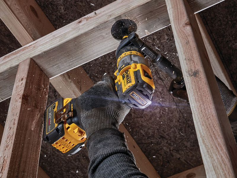 Utilizzo trapano avvitatore a percussione DeWalt DCD999