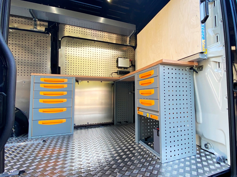 Dettaglio allestimento per furoni commerciali Store Van Fami