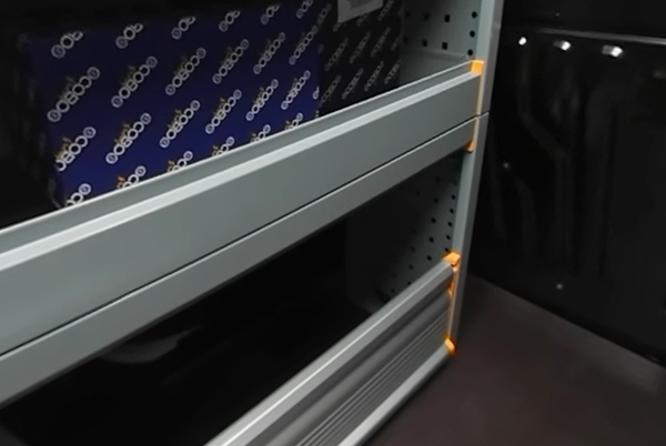 Dettaglio allestimento per furoni Fiat Doblò Store Van Fami