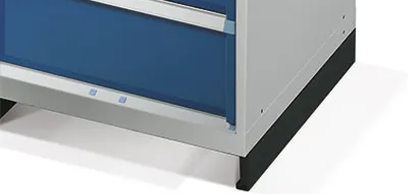 Dettaglio top a 3 bordi rialzati in PVC per cassettiere Fami Master DE