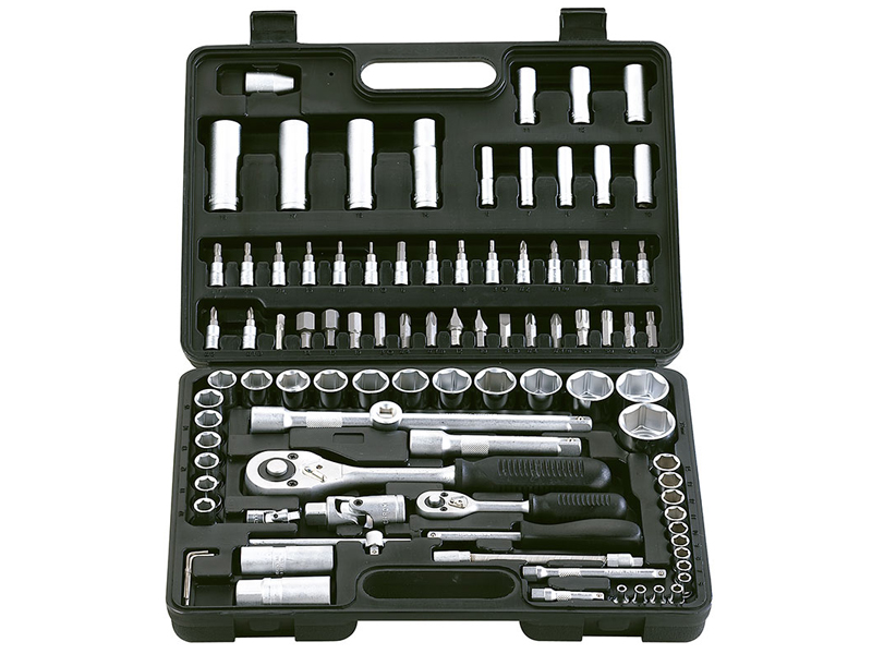 Set 94 chiavi a bussola cromate Fervi 0618 da 1/4" e 1/2" in valigetta