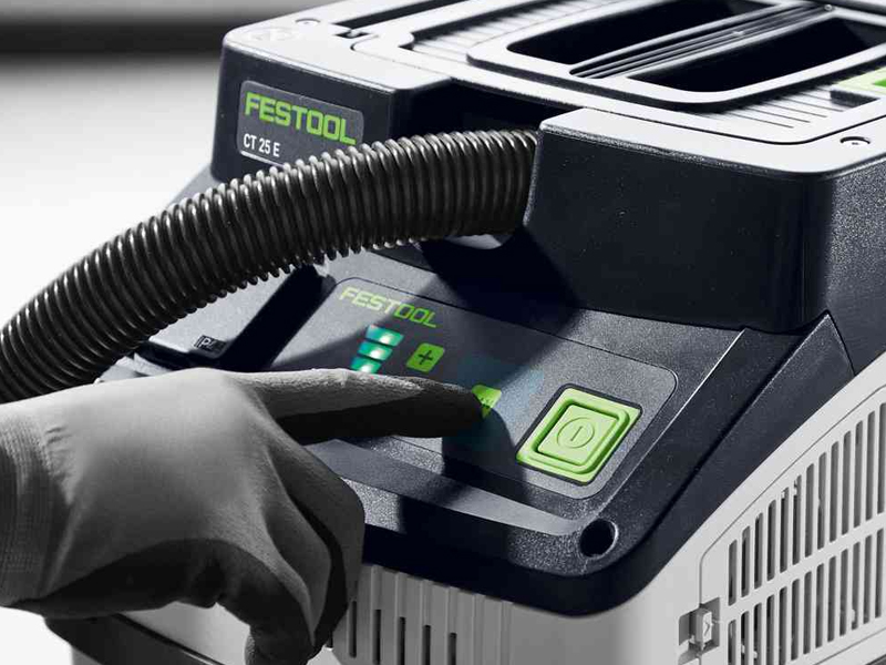 Dettaglio utilizzo aspiratore Festool Cleantec CT 25 E