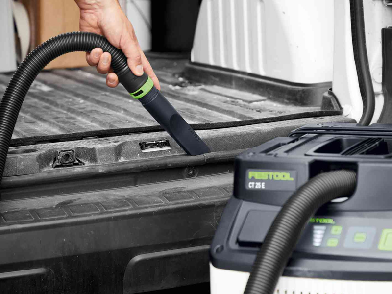 Dettaglio utilizzo aspiratore Festool Cleantec CT 25 E