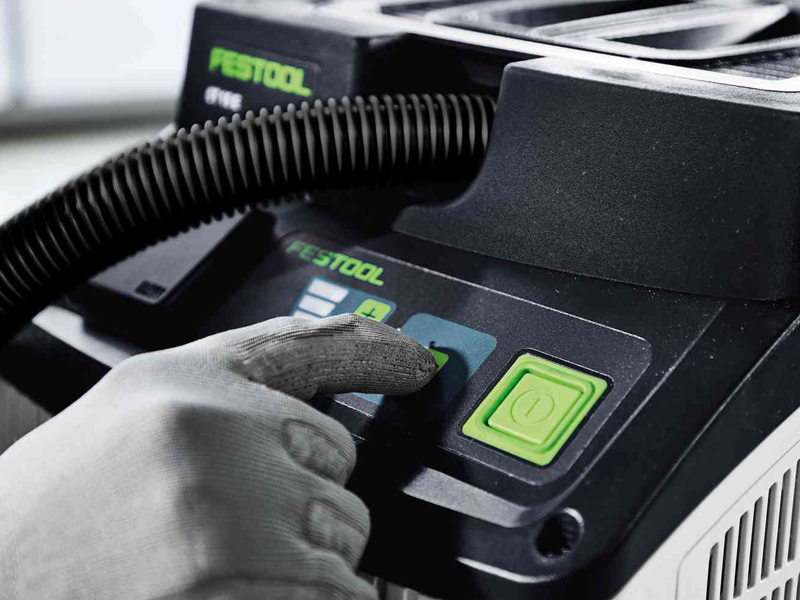 Dettaglio utilizzo aspiratore Festool Cleantec CTL Midi I