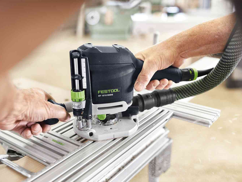 Dettaglio utilizzo fresatrice Festool OF 1010 REBQ-Plus