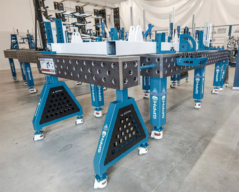 Dettaglio supporto per saldatura linea SteelMax con ruote GPPH