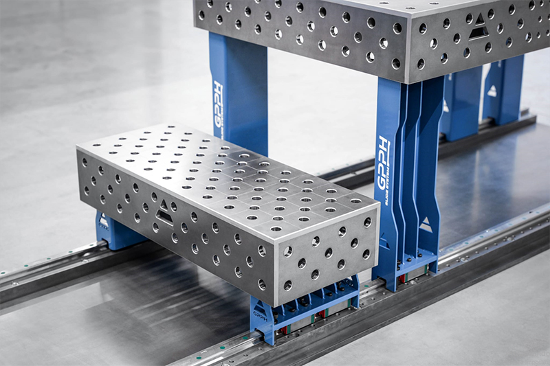 Dettaglio tavolo da saldatura SteelMax su binari Slide System GPPH