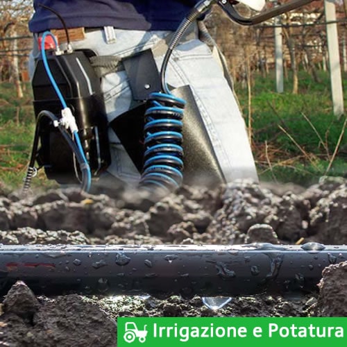 Potatura con forbice pneumatica e tubi irrigazione