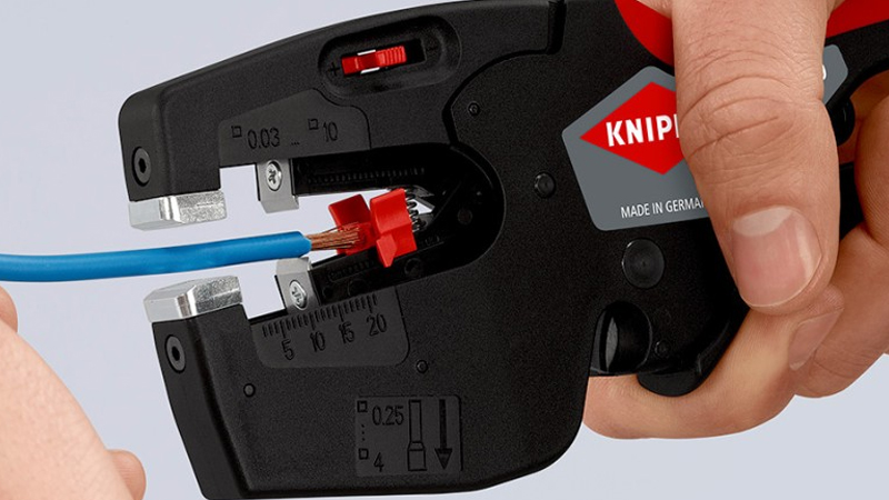 Dettaglio spelacavi NexStrip Knipex