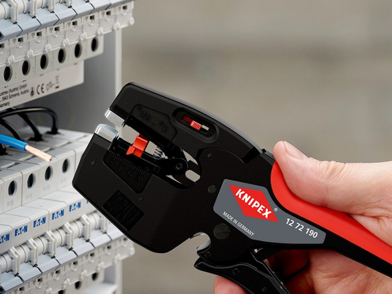 Utilizzo spelacavi NexStrip Knipex