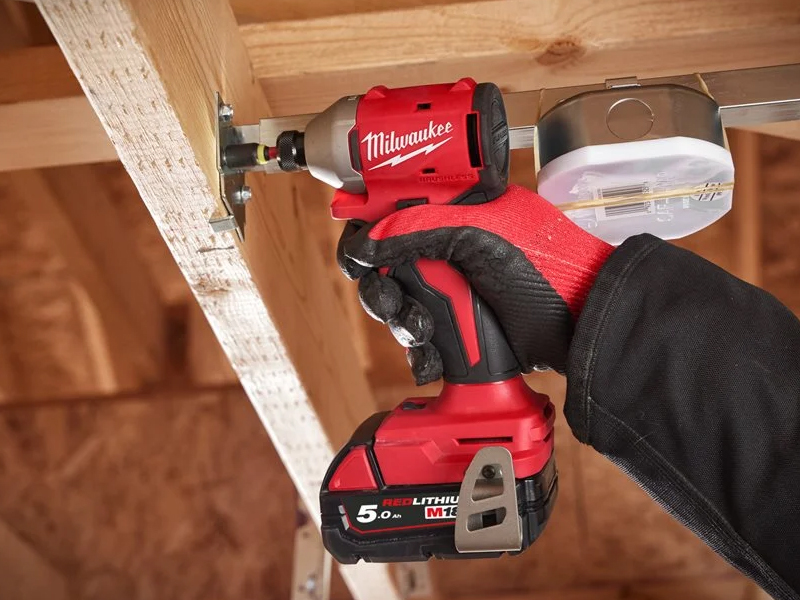 Utilizzo avvitatore ad impulsi Milwaukee M18 BLIDR