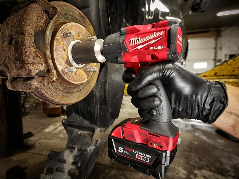 Utilizzo avvitatore impulsi Milwaukee M18 FMTIW2F12