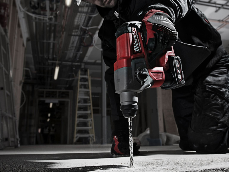 Utilizzo tassellatore Milwaukee M12 CH