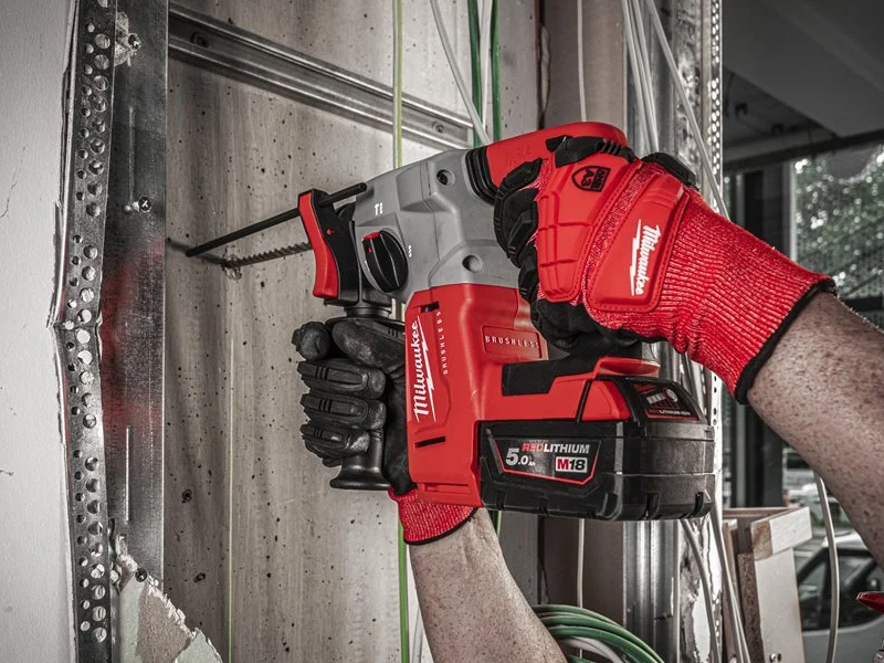 Utilizzo tassellatore Milwaukee M18 BLH