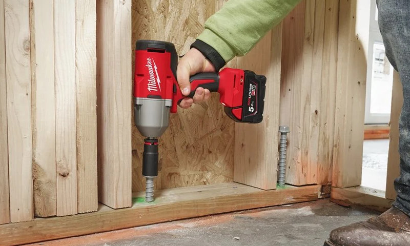 Utilizzo avvitatore ad impulsi M18 BLHIWF12 Milwaukee