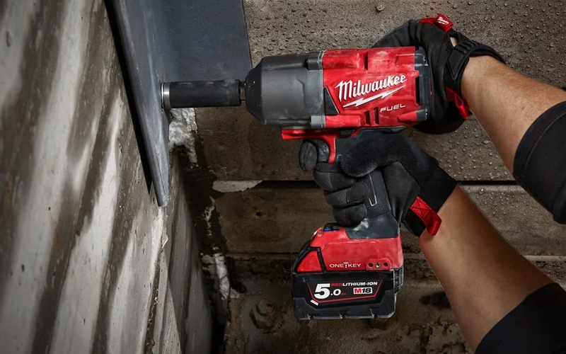 Utilizzo avvitatore ad impulsi M18 Fuel ONEFHIWF34 Milwaukee
