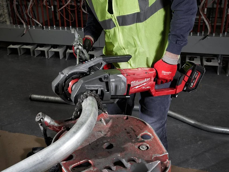 Utilizzo filiera a batteria M18 Fuel FPT2 Milwaukee