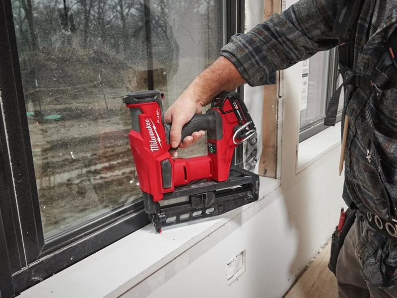 Utilizzo groppinatrice M18 Fuel FN16GS Milwaukee