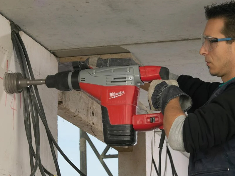 Utilizzo martello demo perforatore K 545 S Milwaukee