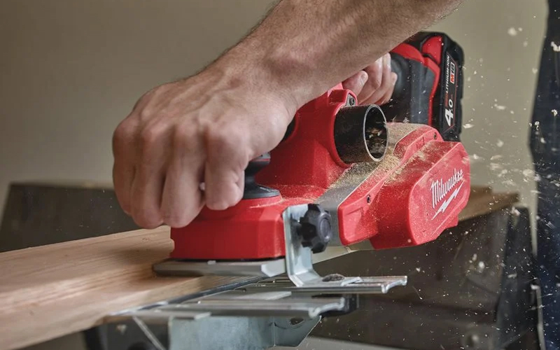 dettaglio pialla M18 BP Milwaukee
