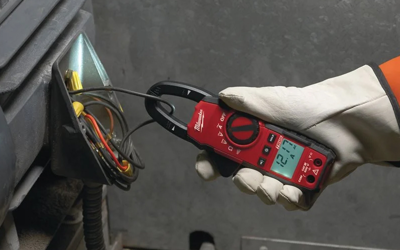 Utilizzo pinza amperometrica 2235-40 Milwaukee