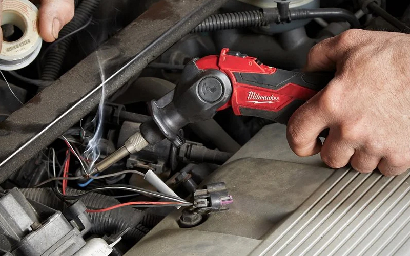 Utilizzo saldatore stagno a batteria M12 SI Milwaukee