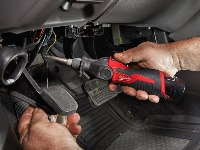 Utilizzo saldatore stagno a batteria M12 SI Milwaukee