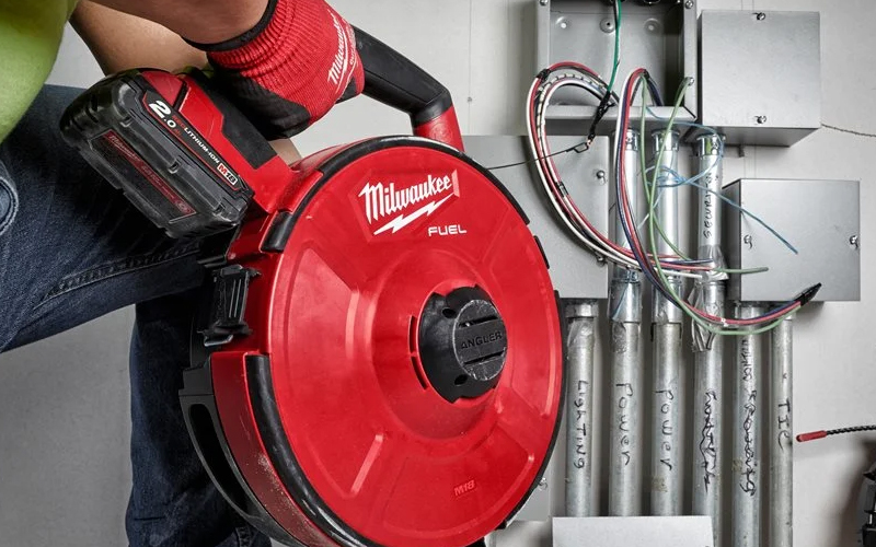 Utilizzo sonda tiracavi a batteria M18 Fuel FPFT Milwaukee
