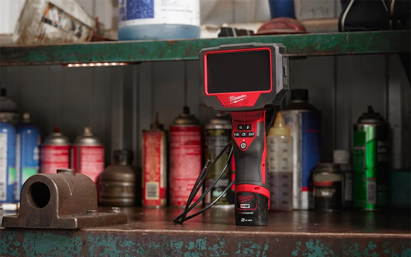 Utilizzo telecamera d'ispezione per automotive a batteria M12 Fuel ATB Milwaukee