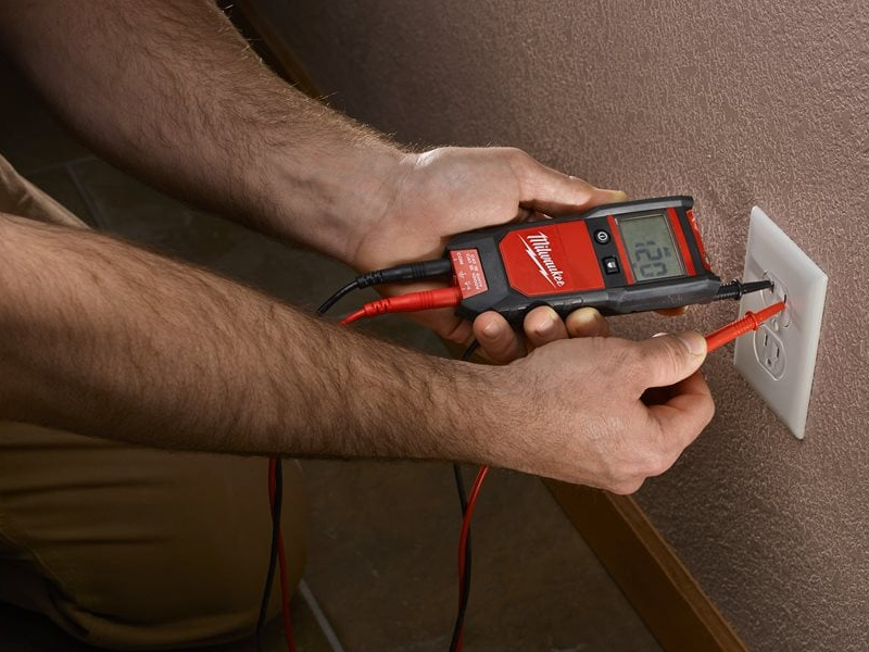 Utilizzo tester di tensione 2212-20 Milwaukee