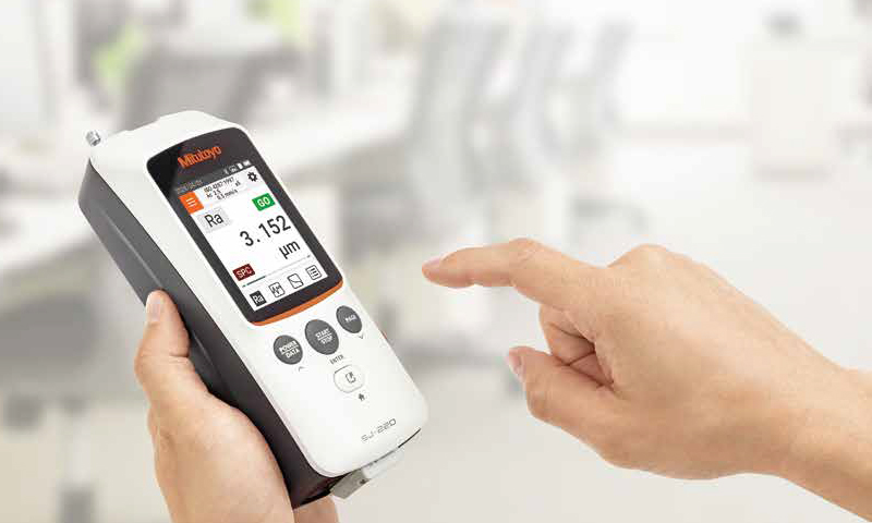 Dettaglio rugosimetro Mitutoyo SJ-220S con drive unit trasversale